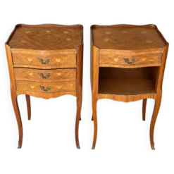 Paire de chevets en marqueterie style Louis XV – pieds galbés