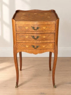 Paire de chevets en marqueterie style Louis XV – pieds galbés