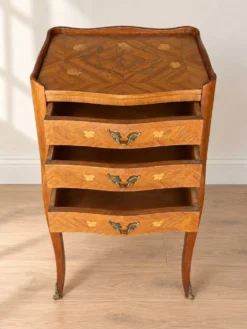 Paire de chevets en marqueterie style Louis XV – pieds galbés