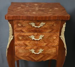Paire de chevets en marqueterie, style Louis XV – Milieu XXe
