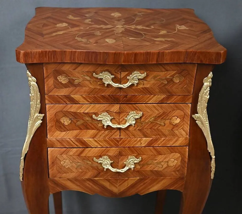 Paire de chevets en marqueterie, style Louis XV – Milieu XXe