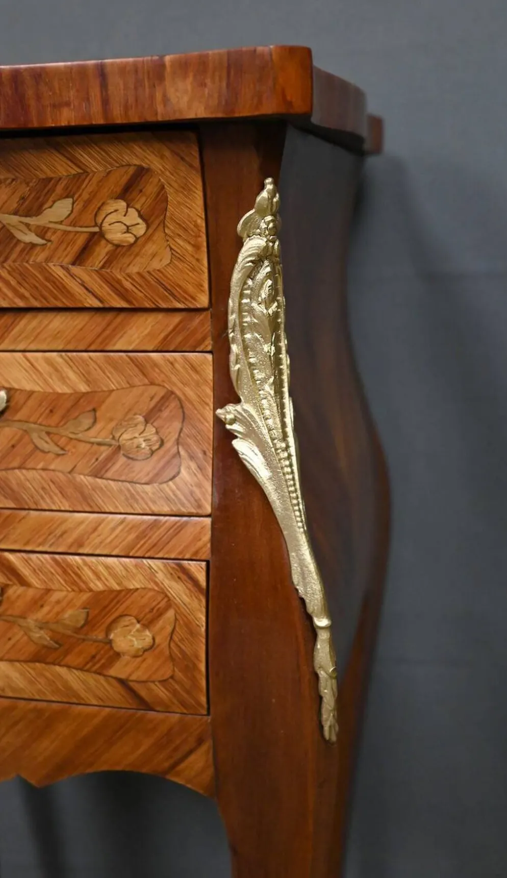 Paire de chevets en marqueterie, style Louis XV – Milieu XXe