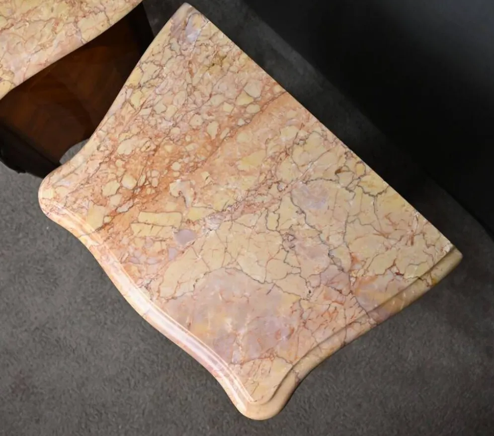 Paire de chevets en marqueterie de bois de rose, style Louis XV – 2ème partie XXe
