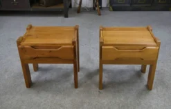 Paire de chevets en orme pour Maison REGAIN 1970’s
