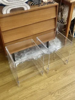Paire de chevets en plexiglas — Michel Dumas pour Roche Bobois, années