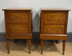 Paire de chevets à forme cubique