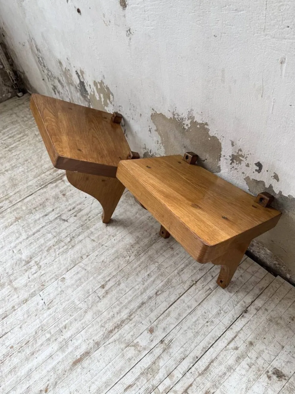 Paire de chevets muraux modernistes constructivistes