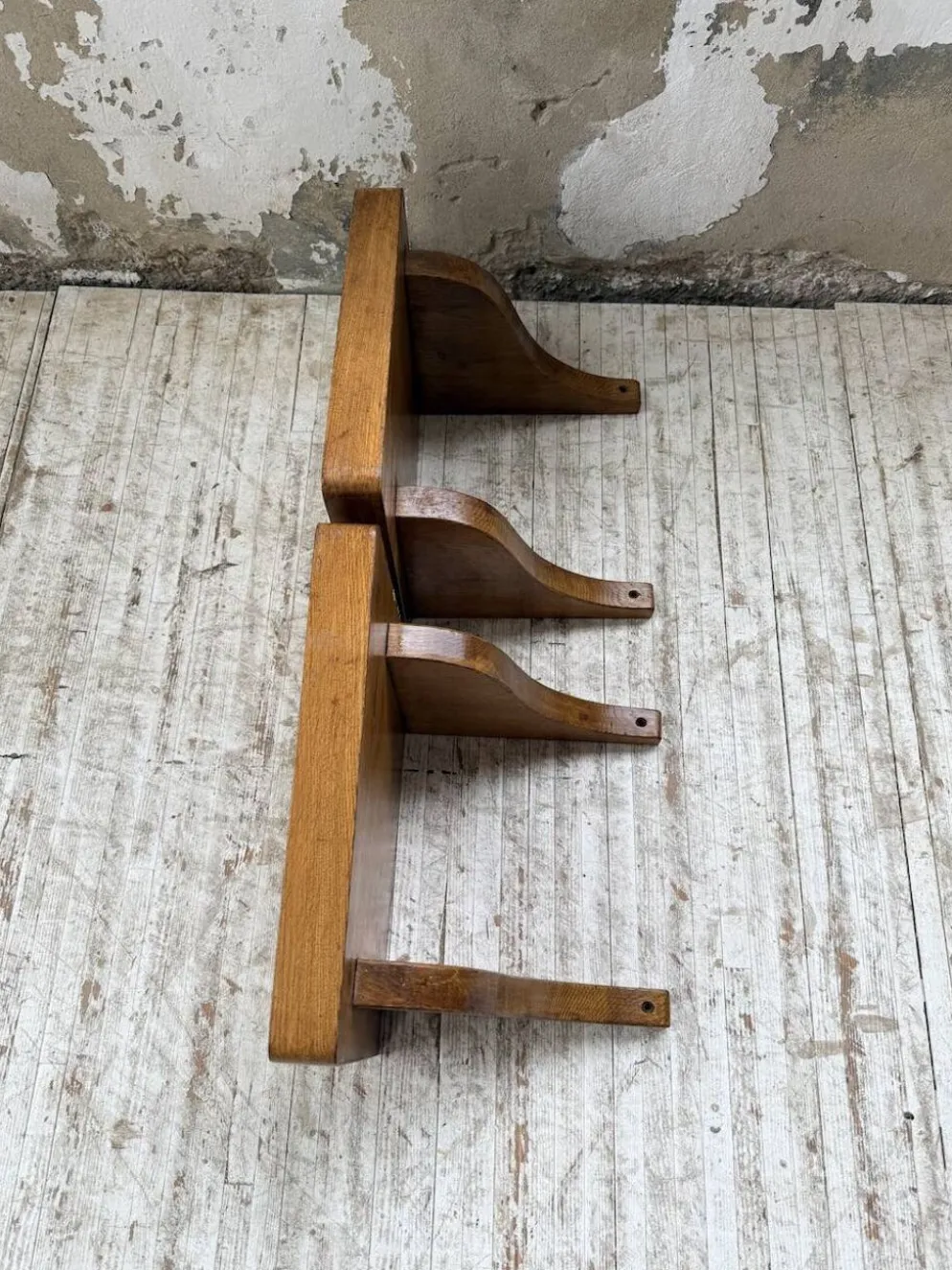 Paire de chevets muraux modernistes constructivistes