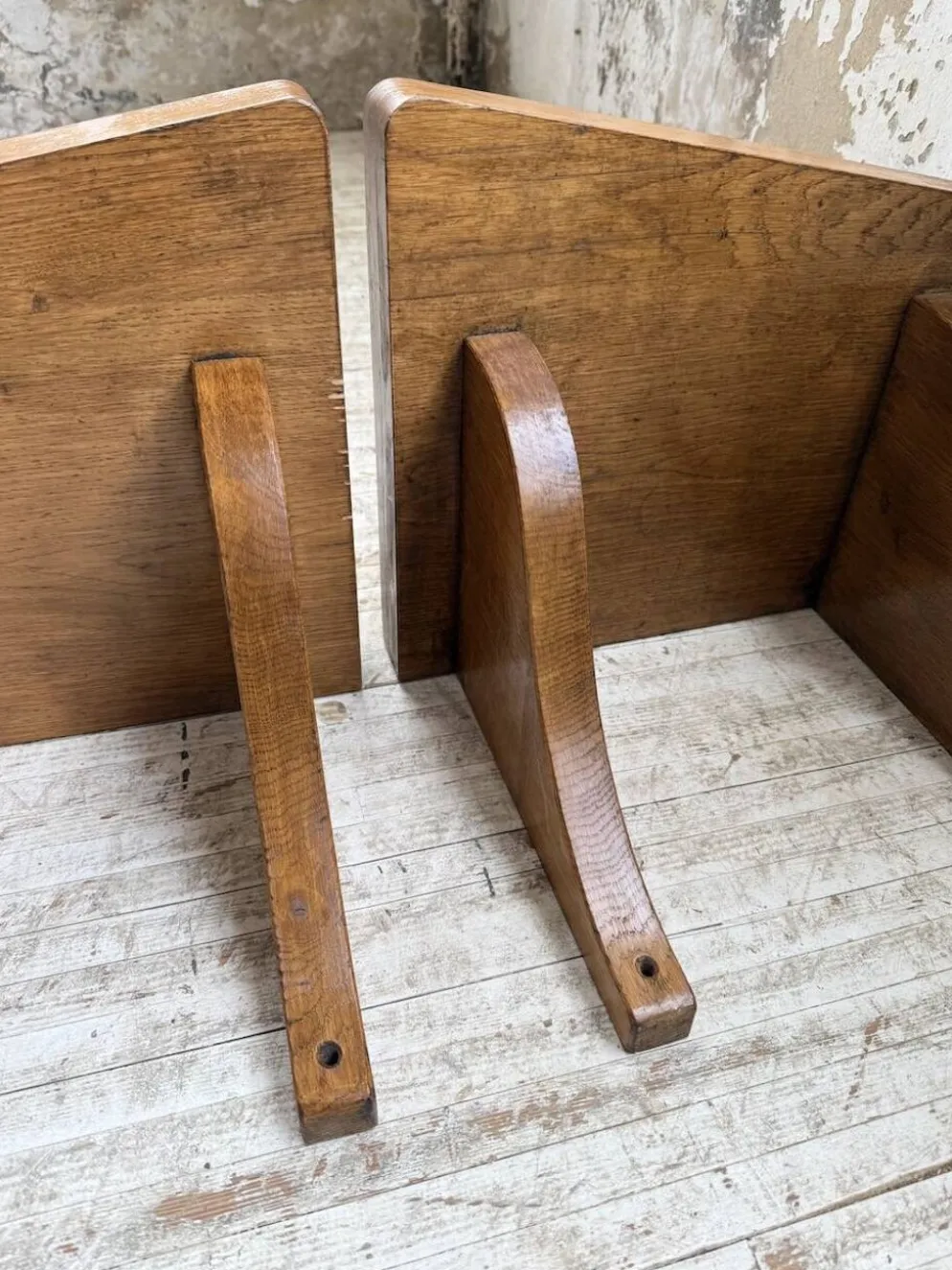 Paire de chevets muraux modernistes constructivistes
