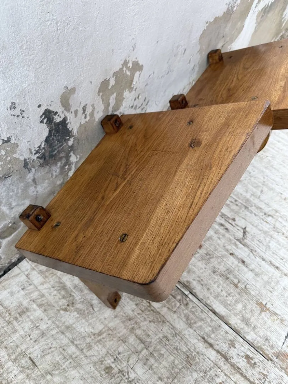 Paire de chevets muraux modernistes constructivistes