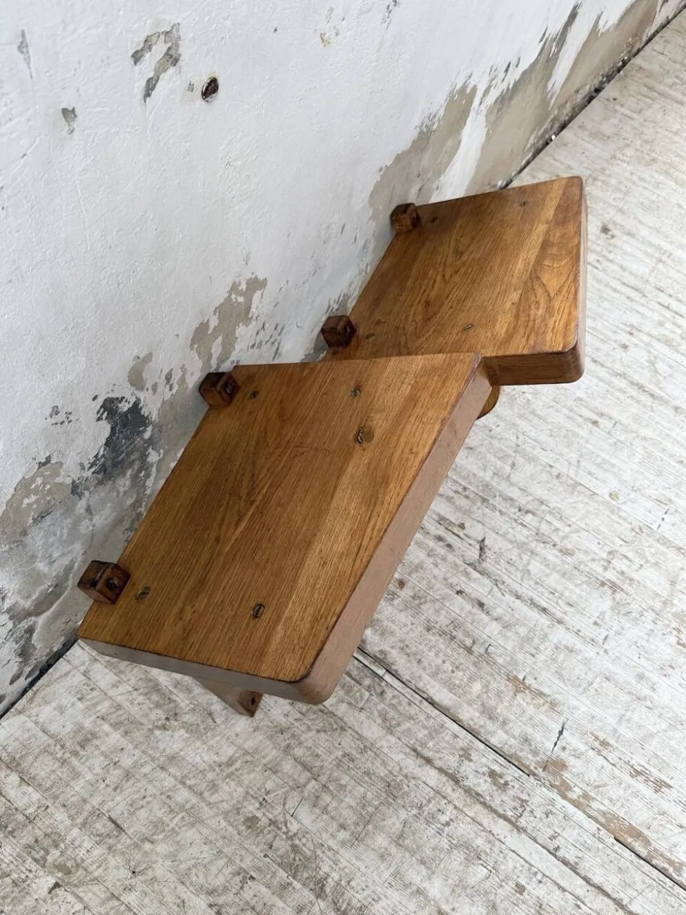 Paire de chevets muraux modernistes constructivistes