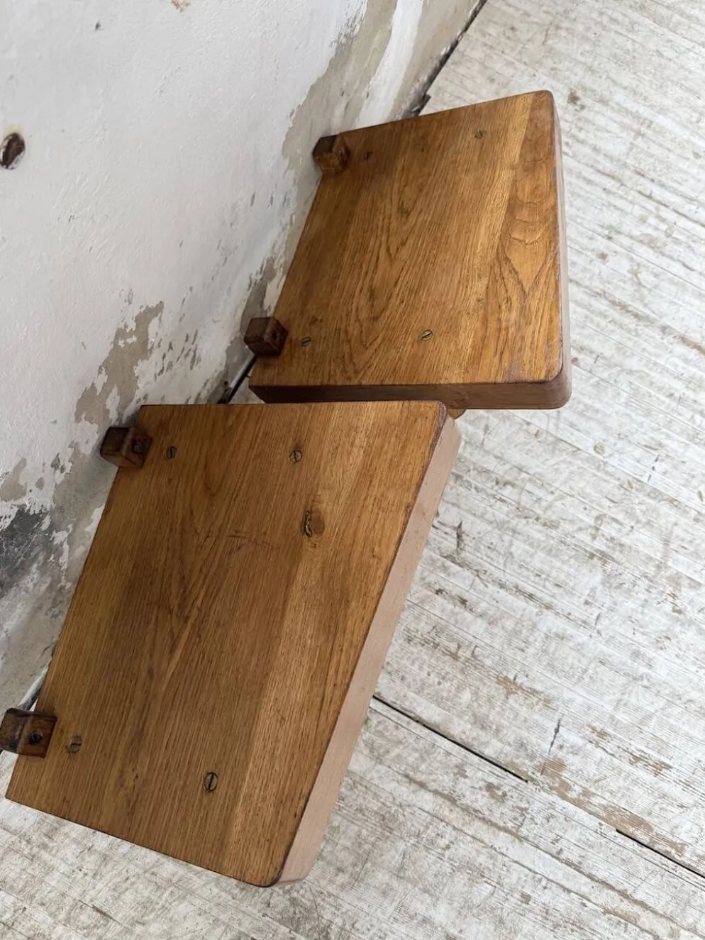 Paire de chevets muraux modernistes constructivistes