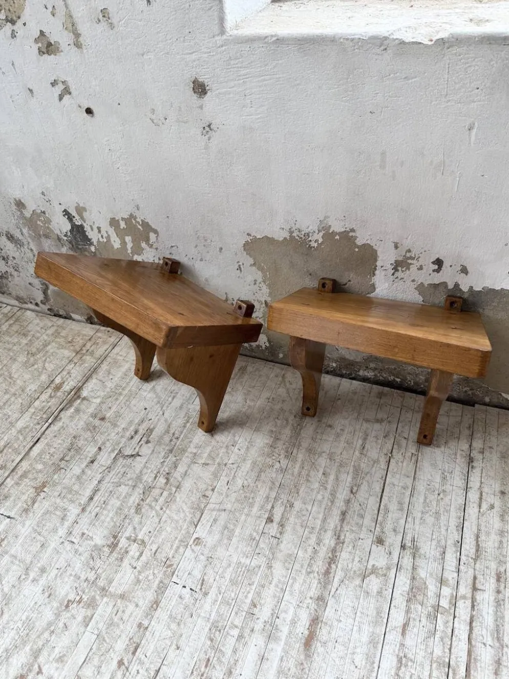 Paire de chevets muraux modernistes constructivistes