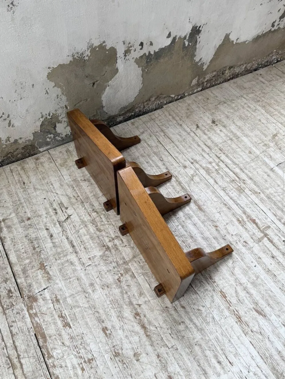 Paire de chevets muraux modernistes constructivistes