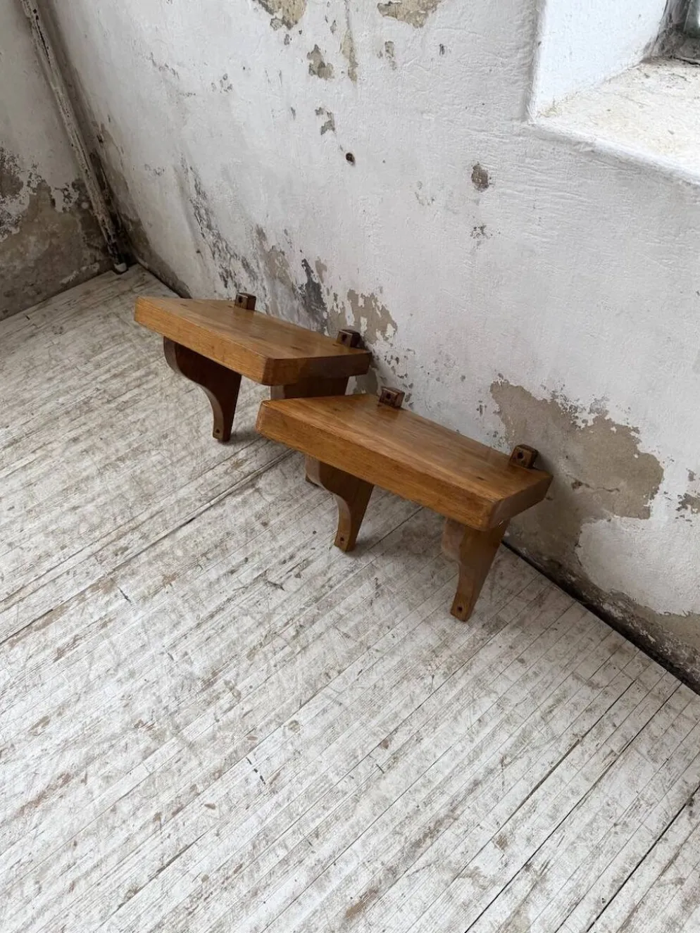 Paire de chevets muraux modernistes constructivistes