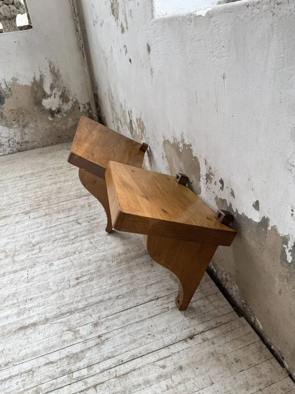 Paire de chevets muraux modernistes constructivistes