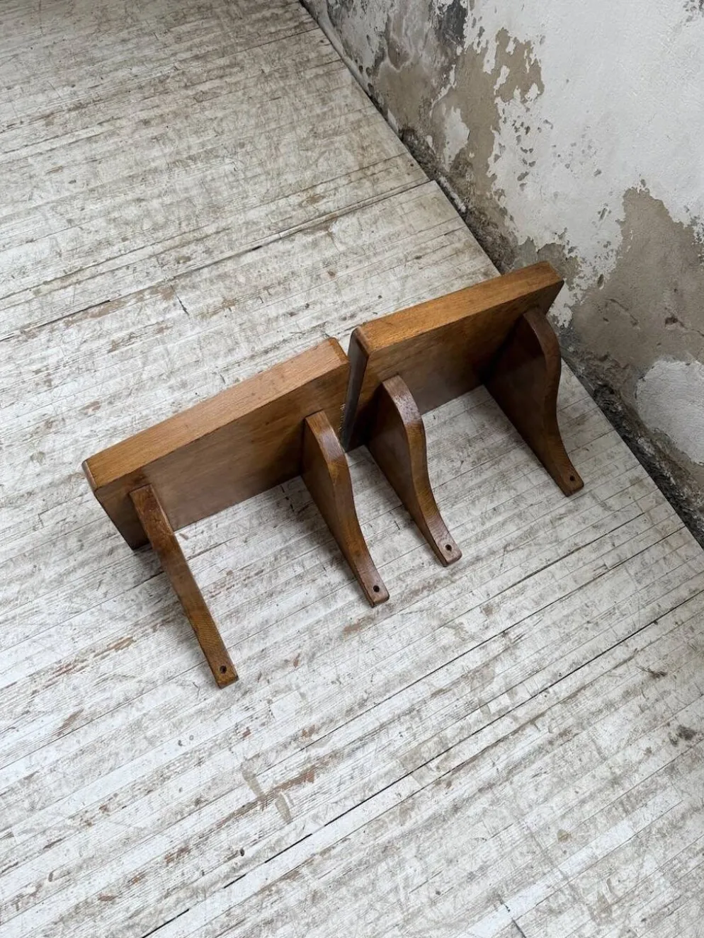 Paire de chevets muraux modernistes constructivistes