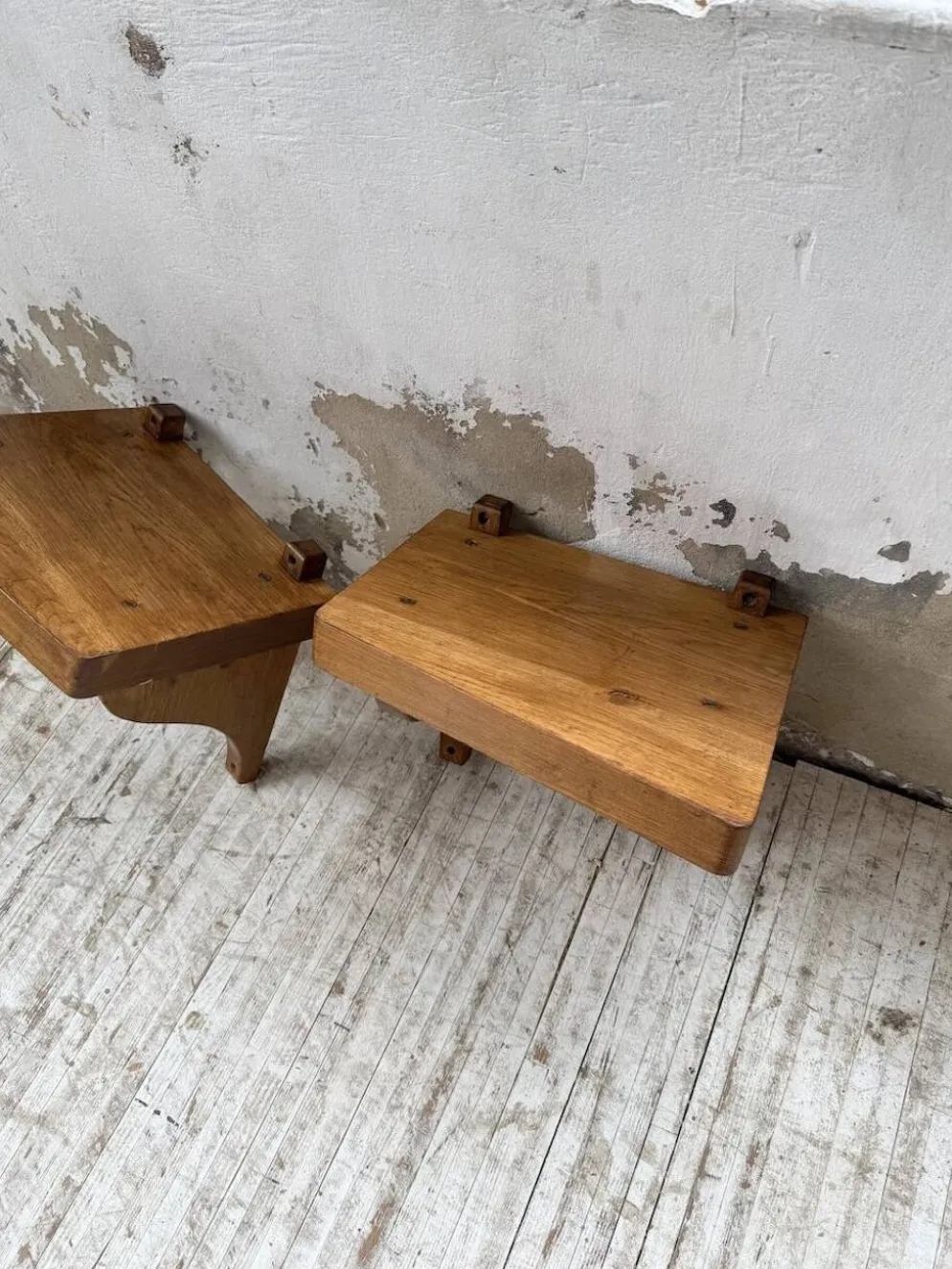 Paire de chevets muraux modernistes constructivistes