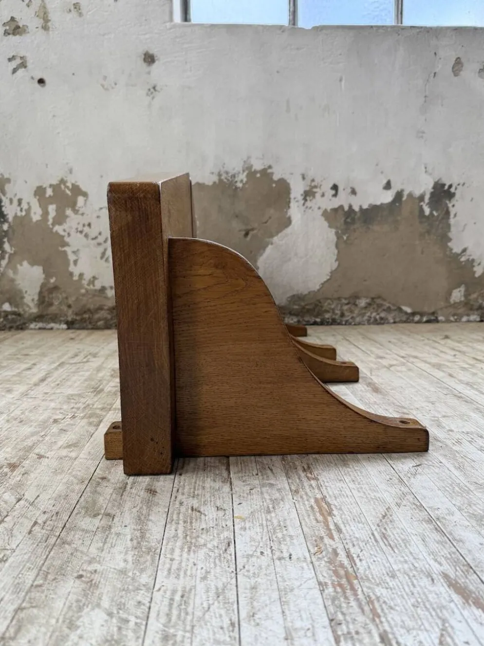 Paire de chevets muraux modernistes constructivistes