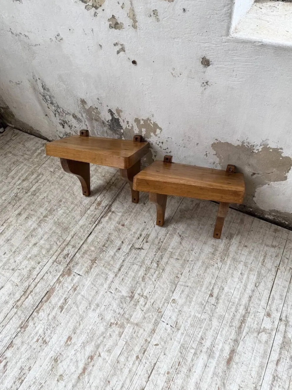 Paire de chevets muraux modernistes constructivistes