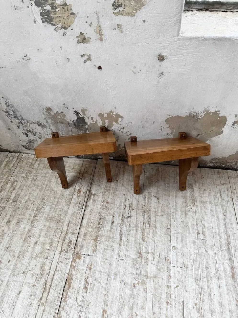 Paire de chevets muraux modernistes constructivistes