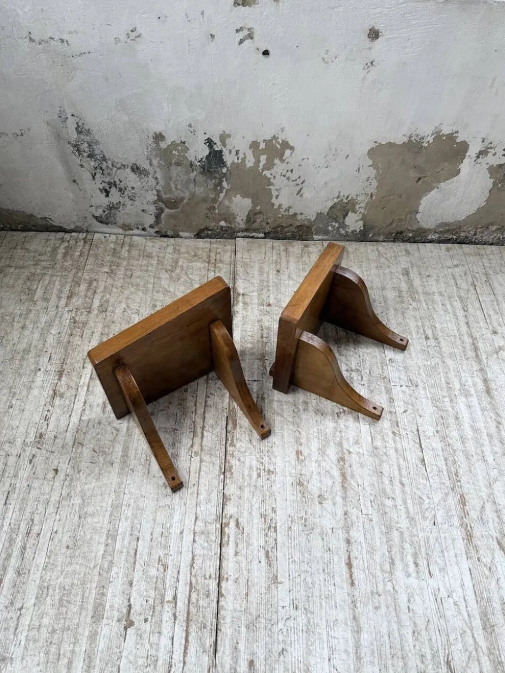 Paire de chevets muraux modernistes constructivistes