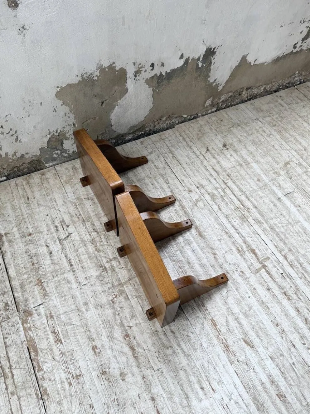 Paire de chevets muraux modernistes constructivistes