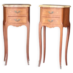 Paire de chevêts de style en placage de bois de rose.