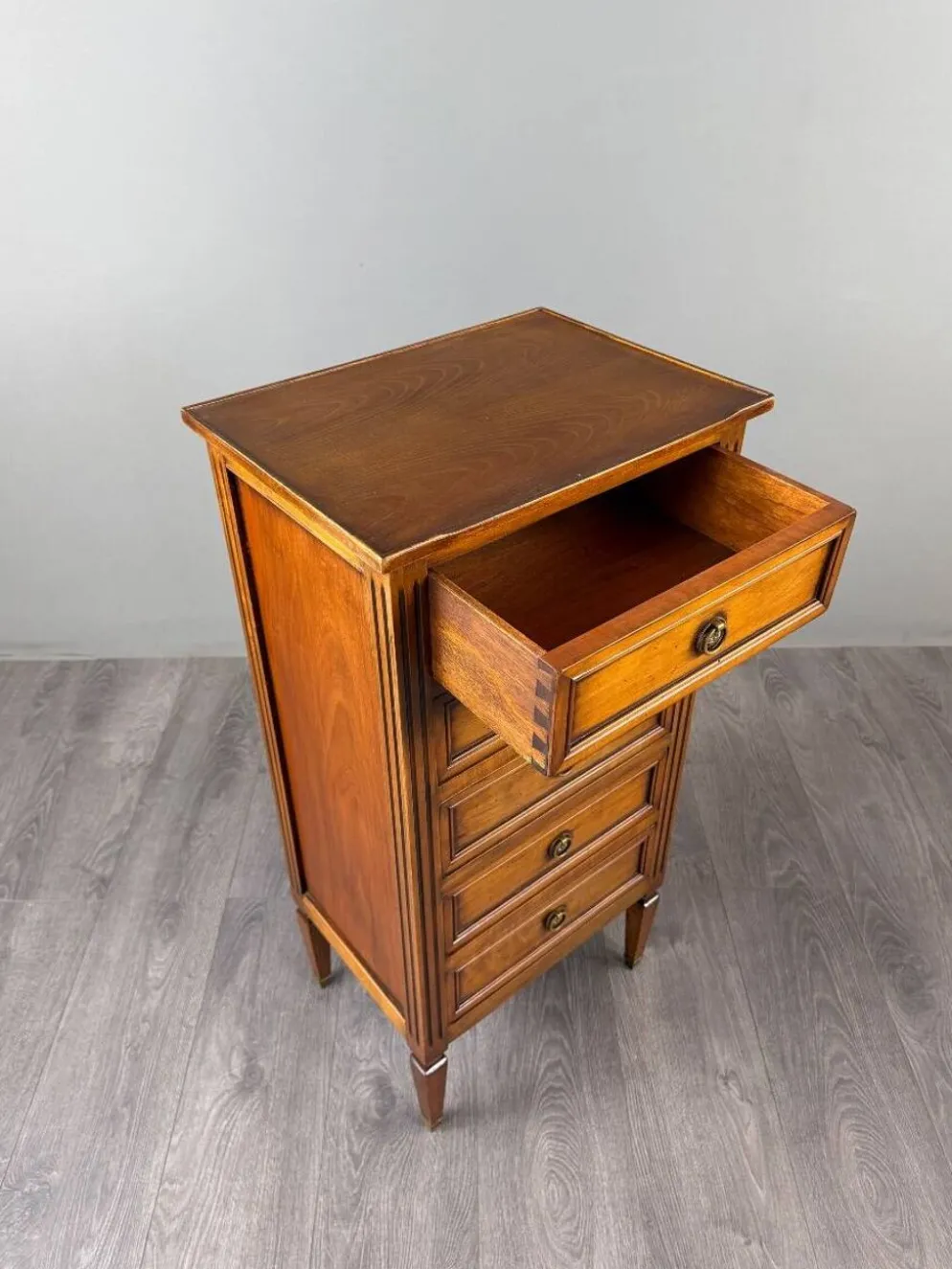 Paire de chiffonniers, meubles de chevet, style Louis XVI, XIXe Siècle