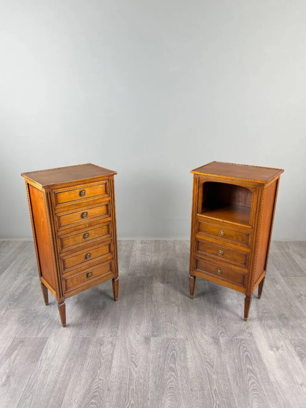 Paire de chiffonniers, meubles de chevet, style Louis XVI, XIXe Siècle