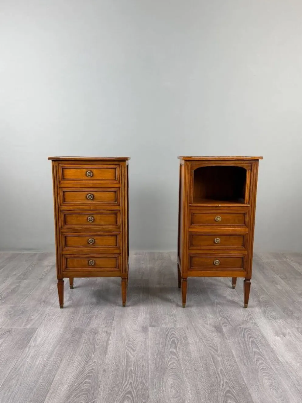 Paire de chiffonniers, meubles de chevet, style Louis XVI, XIXe Siècle