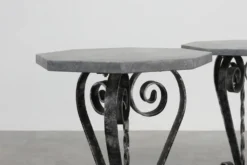 Paire de consoles françaises en fer forgé avec plateaux en pierre bleue belge, années 1950