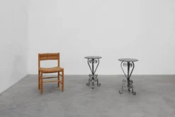 Paire de consoles françaises en fer forgé avec plateaux en pierre bleue belge, années 1950