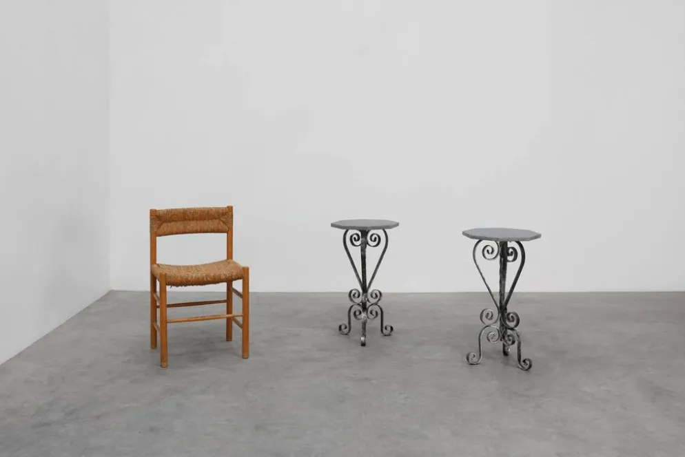 Paire de consoles françaises en fer forgé avec plateaux en pierre bleue belge, années 1950
