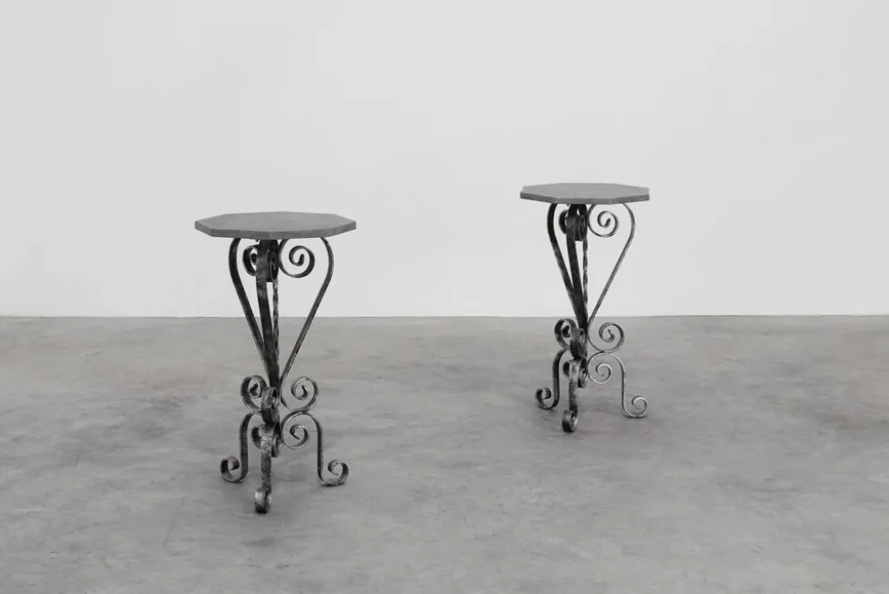 Paire de consoles françaises en fer forgé avec plateaux en pierre bleue belge, années 1950