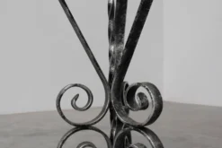 Paire de consoles françaises en fer forgé avec plateaux en pierre bleue belge, années 1950