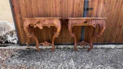 Paire de consoles murales sculptées de style Louis XV