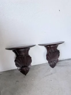 Paire de consoles murales sculptées italiennes