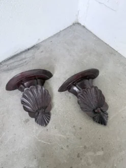 Paire de consoles murales sculptées italiennes