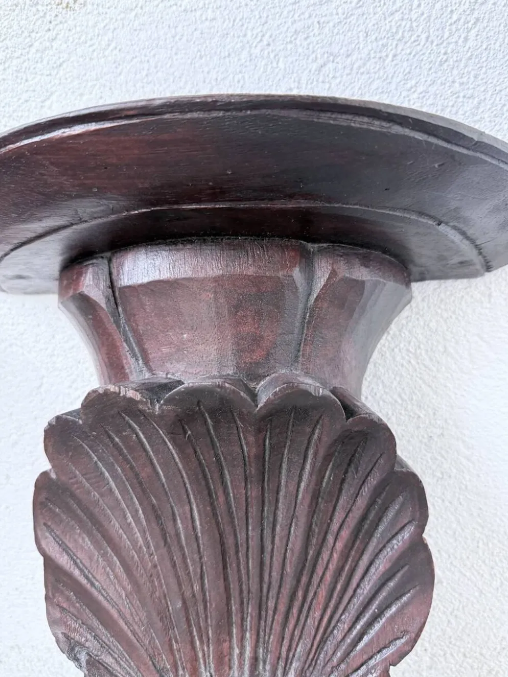 Paire de consoles murales sculptées italiennes