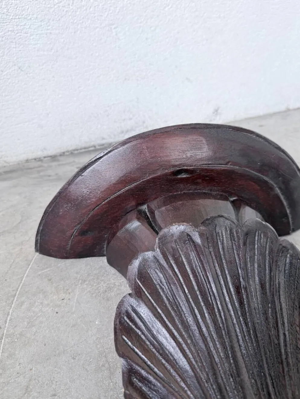 Paire de consoles murales sculptées italiennes