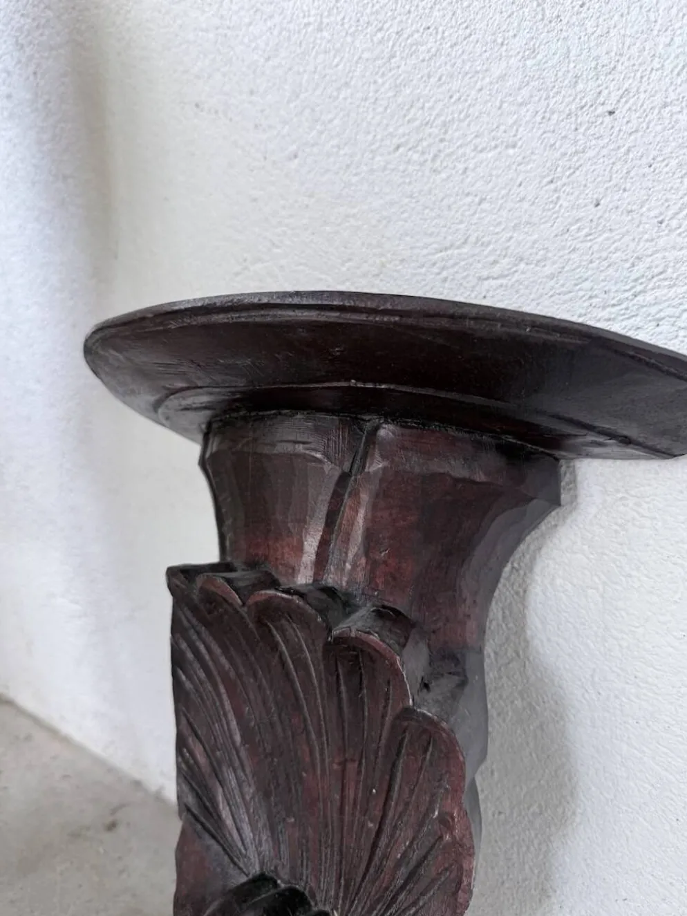 Paire de consoles murales sculptées italiennes
