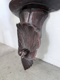 Paire de consoles murales sculptées italiennes