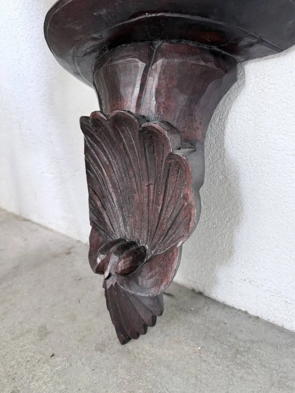 Paire de consoles murales sculptées italiennes