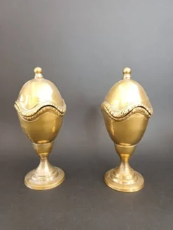 Paire de coquetiers anciens en laiton