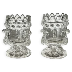 Paire de coquetiers anciens en verre moulé