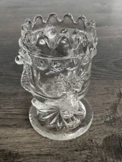 Paire de coquetiers anciens en verre moulé