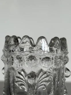 Paire de coquetiers anciens en verre moulé