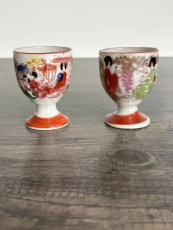 Paire de coquetiers anciens en porcelaine japonaise Kutani