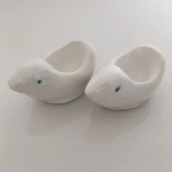 Paire de coquetiers oiseaux